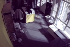 Мужчина разнёс стекла автовокзала