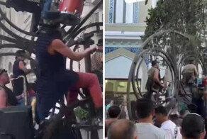 Музыканты, которые выступают в гигантском колесе