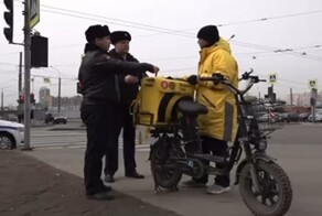 Полиция в Санкт-Петербурге начала изымать электровелосипеды у курьеров