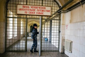 Общественники попросили главу ФСИН убрать красную икру и другие деликатесы из магазинов СИЗО