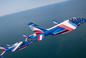 Два самолёта пилотажной группы столкнулись в небе над Францией