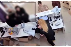 "Она обязана улыбаться всем": конфликт клиентки и сотрудницы пункта выдачи
