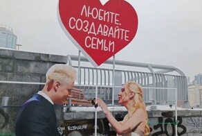 «В силу своей нетерпимости к мусору»: коммунальщики Екатеринбурга разобрали арт-объект с Шаманом и Екатериной Мизулиной