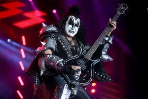 Основатель KISS Джин Симмонс сделал уникальное предложение своим ярым фанатам