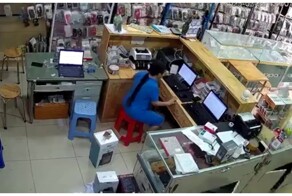 Сотрудница магазина чудом не пострадала во время землетрясения