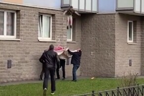 В Санкт-Петербурге прохожие спасли мальчика из горящей квартиры