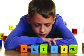 "Ты родила не человека, а собаку или обезьяну": врач-психиатр сравнила детей-аутистов с животными и нарвалась на критику