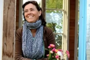 Женщина 10 лет ничего не покупает, потому что полностью отказалась от денег