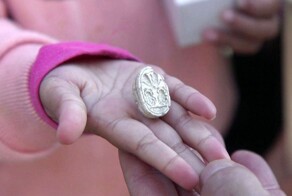 Трёхлетняя девочка обнаружила печать возрастом 3800 лет