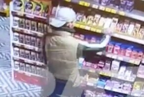 В Перми вооружённый подросток попытался вынести из супермаркета 168 плиток шоколада