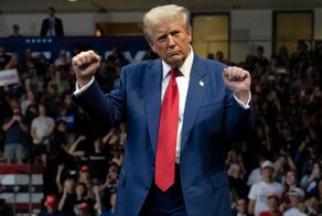 Дональд Трамп показал золотую карту для получения ВНЖ в Америке за $5 млн