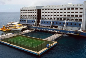 Как первый в мире плавучий отель оказался никому не нужным