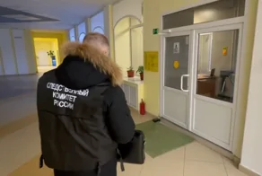 В Новом Уренгое вооружённый ножом школьник напал на одноклассницу и охранника