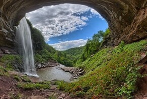Водопад Каатерскилл и собачий Баярд