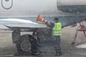 Бортмеханика, счищавшего конусом снег с самолёта, транспортная прокуратура отправила переучиваться