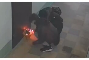 Подростки подожгли дверь квартиры в Подмосковье