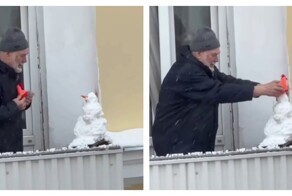 Дедушка слепил на балконе снеговика