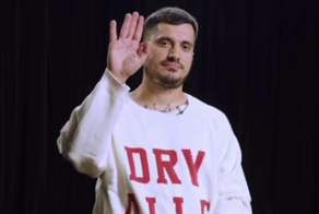 Чтобы сдержать огромную толпу зумеров, пришедших к столичному храму на прощание с рэпером Пашей Техником, пришлось вызывать ОМОН