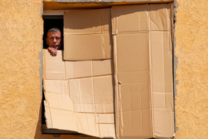 Картонка вместо занавески: как российских туристов арестовали в Тунисе