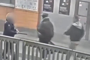 Мужчина ударил  работницу службы безопасности метро в Москве