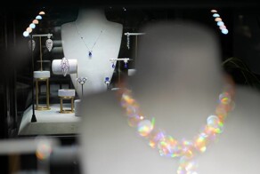 Студентка украла украшения  из элитного бутика в Москве