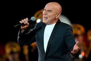 «Артисты и музыканты - это высшее достижение нашего общества»: певец Сергей Мазаев возмутился перспективой выступить бесплатно в честь Дня Победы