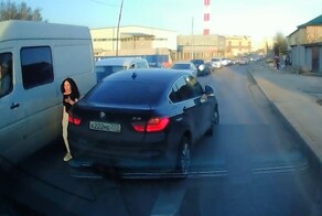 И пошла что-то предъявлять