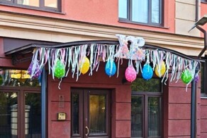 В Санкт-Петербурге возбудили уголовные дела из-за порчи пасхальных декораций в подъезде