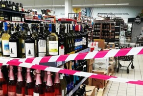 Губернатор Вологодской области заявил, что после введения ограничений на продажу спиртного в регионе закрылась треть алкомаркетов