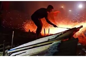 Традиционная пасхальная пиротехническая война в Греции