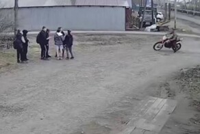 Пьяный мотоциклист въехал в толпу