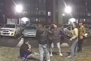 Мужчина с ребёнком на руках ввязался в драку
