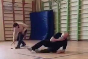 В Карелии девятиклассник избил учителя физкультуры