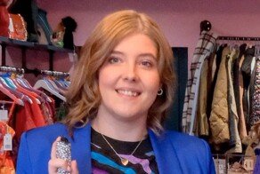 Девушка потеряла зрение, но это не помешало ей стать стилистом