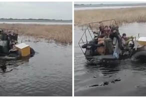 "Да тут мелко": попытка мужчины переправить своих товарищей