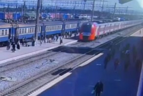 Поезд сбил девушку в наушниках на вокзале в Орше