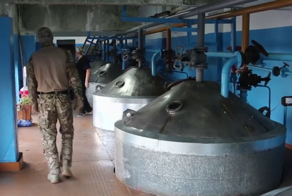 В Омске силовики накрыли нелегальный спиртзавод с многомиллиардным оборотом