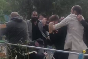 Цыгане устроили дебош на кладбище и напали на полицейских