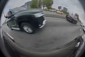 Уступил дорогу кортежу без должного уважения