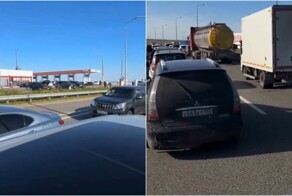 В первый день длинных выходных перед Крымским мостом собралась огромная пробка