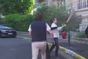 Активисты напали на дома богатых парижан, но чисто символически
