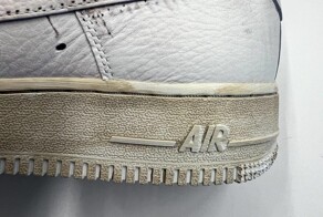 Nike выпустили грязные и поношенные кроссовки