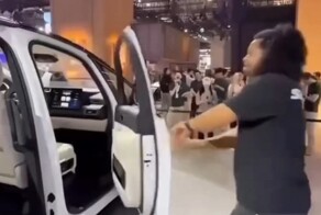 Больше дверьми никто хлопнуть не сможет