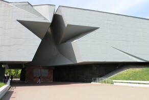 У стен Брестской крепости