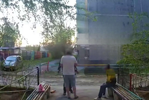 Пьяные разборки у лавочек в Орске