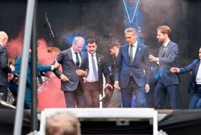 В сторону премьера Польши кинули дымовую шашку
