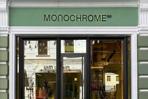 "Вы перешли черту": россияне призвали к бойкоту сеть магазинов Monochrome после их поста о Параде Победы