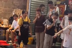 В Китае кот в ресторане упал в кастрюлю с кипящим маслом