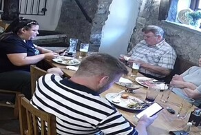 Миллионеры выиграли дело в суде из-за "неоплаченного счета"