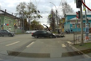 Зря она на мотоцикл села